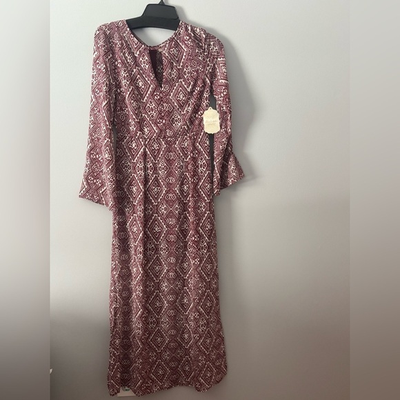 NWT Altar’d State maxi dress. Size small maroon/white. Sheer with liner. - Picture 1 of 9